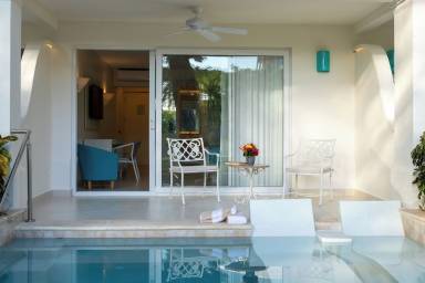 Atractivo resort con piscina privada, terraza y jardín | Vistas al jardín | Cerca de la playa