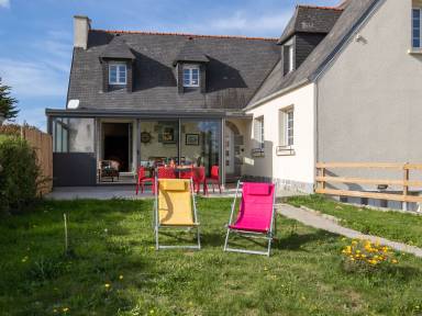 145 qm Ferienhaus mit eingezäuntem Garten für 8 Gäste mit Hund in Kerlouan, Finistère
