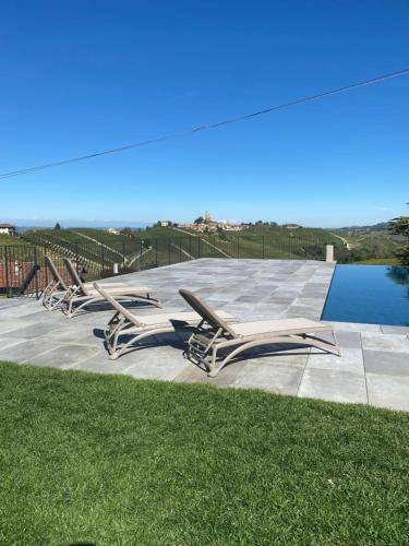 Holiday apartment with yard, terrace & pool in Serralunga d'Alba
