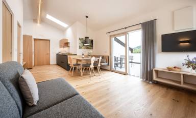 Familienfreundliches tolles Apartment mit Terrasse, Pool und Garten | Bergblick