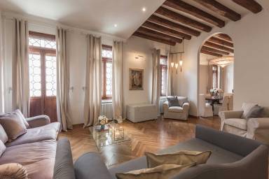Flat | Next to Rialto Bridge | City view
