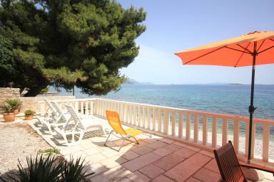 Apartment with garden, terrace & BBQ | Sea view