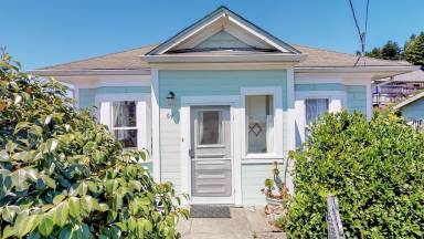 House  Blue Lake