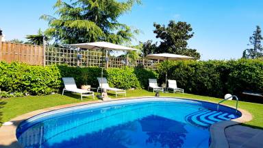 Un séjour les pieds dans l'eau avec une location de villa à Arenys de Mar - HomeToGo