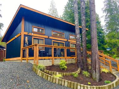 House  Port Renfrew