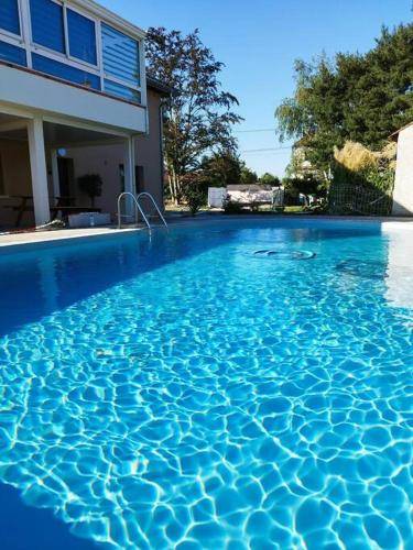 Harmonie Apartments - Pool & Free Parking, 5 min A6 & Chalon sur Saone — photo 4