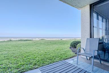 Condo  Crescent Beach
