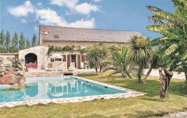 Ferienhaus mit großem Pool für 7 Gäste mit Hund in Les Magnils-Reigniers, Frankreich