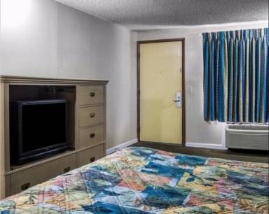Motel  Charleston Township