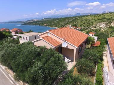 95 qm Ferienhaus für 8 Gäste mit Hund in Kruševo, Zadar, Dalmatien