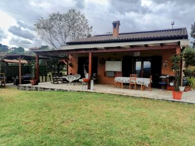 Familienorientiertes wunderschönes Ferienhaus mit Terrasse, privatem Pool und Whirlpool | Gartenblick | Perfekt für die Arbeit von Zuhause | Hunde erlaubt