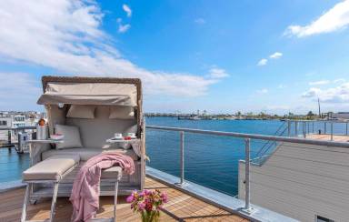 97 m² Houseboat