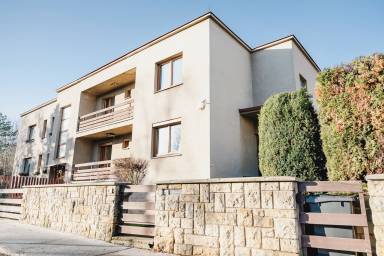 120 m² Apartment