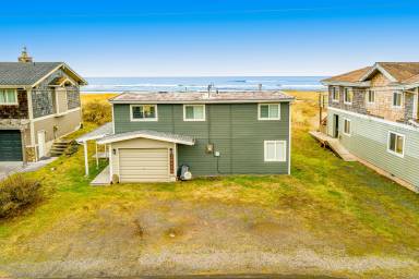 House  Nedonna Beach