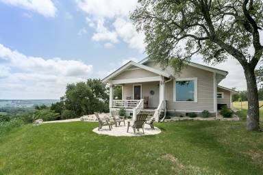 House  Luckenbach