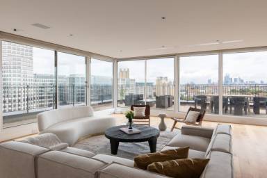 Stay at a modern Canary Wharf holiday letting in London Docklands - HomeToGo