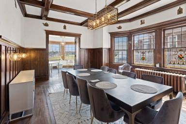 372 m² House