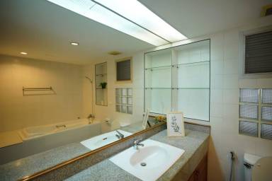 180 m² Apartment