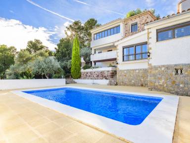 Apartamento vacacional con barbacoa, terraza y jardín | Vistas al mar