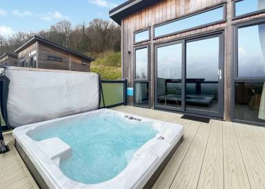 Chalet with sauna & hot tub