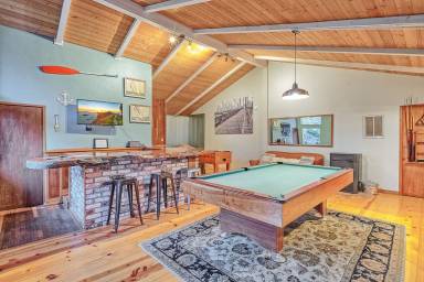 323 m² House