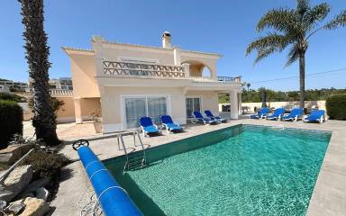 Children-friendly charming house with private pool, terrace & garden