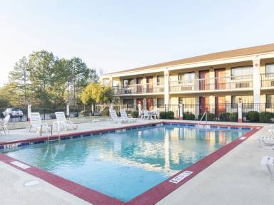 Motel  Adairsville