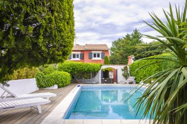 Locations et appartements de vacances à Rochefort-du-Gard - HomeToGo