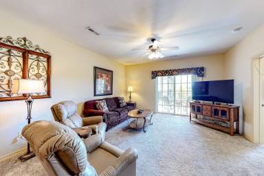 Condo  Hollister