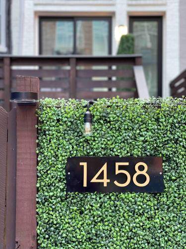 &ldquo;LOVE SHACK&rdquo; alley guesthouse in DC&rsquo;s HOTTEST AREA