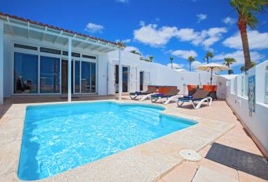 Children-friendly villa with jacuzzi, terrace & private pool
