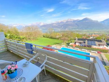 Appartamento con terrazza, giardino e piscina riscaldata | Vista sul lago
