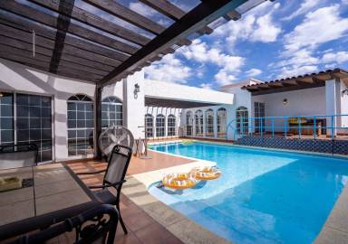 232 m² House