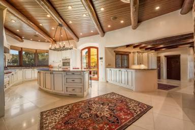 619 m² House