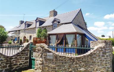 Ferienhaus, Umzäunt, für 5 Gäste mit Hund in Bréhand, Frankreich