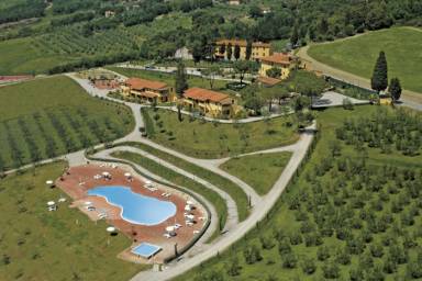 Casa a Montaione con barbecue, piscina e idromassaggio