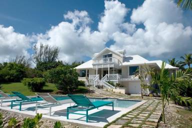 House with private pool, yard & patio