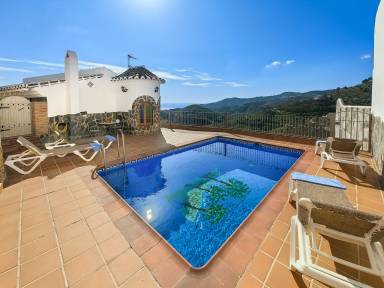 Fully equipped holiday home with garden, terrace & private pool | Mountain view
