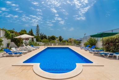 300 m² Villa