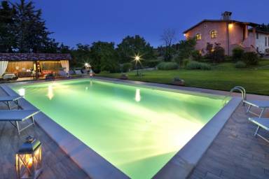Casa a Castel Ritaldi con barbecue, idromassaggio e piscina