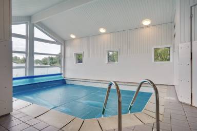 Ferienhaus mit Terrasse, Grill und privatem Pool