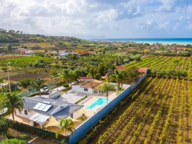 Villa Pool San Cataldo
