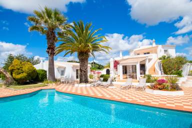 Exquisita villa totalmente equipada con terraza, jardín y piscina privada