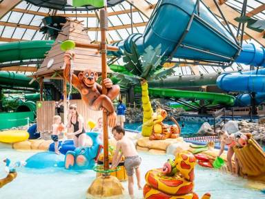 Familienfreundlicher Bungalow mit beheiztem Pool und Terrasse