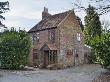 Cottage with barbecue & garden