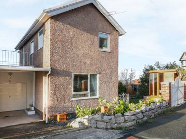 Cottage with terrace & garden