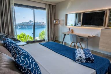 Beautiful resort with terrace, pool & garden | Sea view | Close to the beach