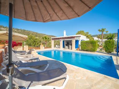 Fully equipped holiday home with garden, terrace & private pool | Beach nearby