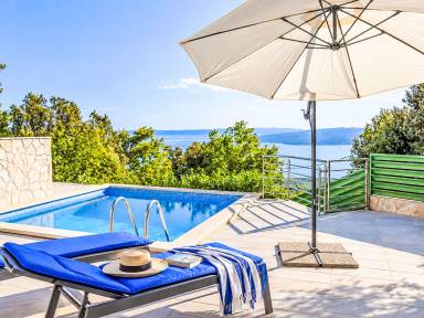 Günstiges Ferienhaus mit Pool und Meerblick