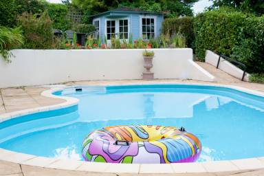 Cottage with pool & garden